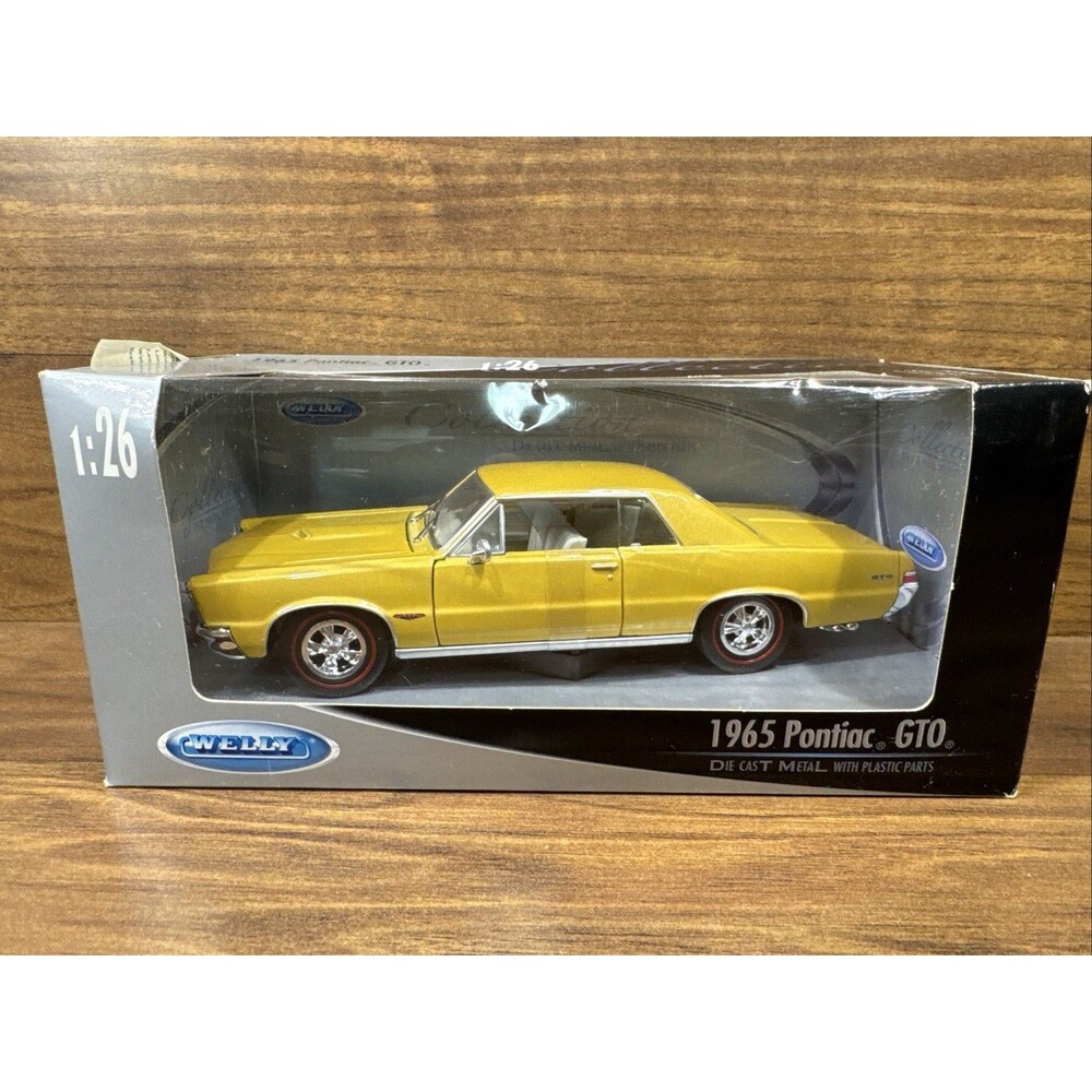 Welly 1965 Pontiac GTO Gold 1:26 Diecast Model Car NIB